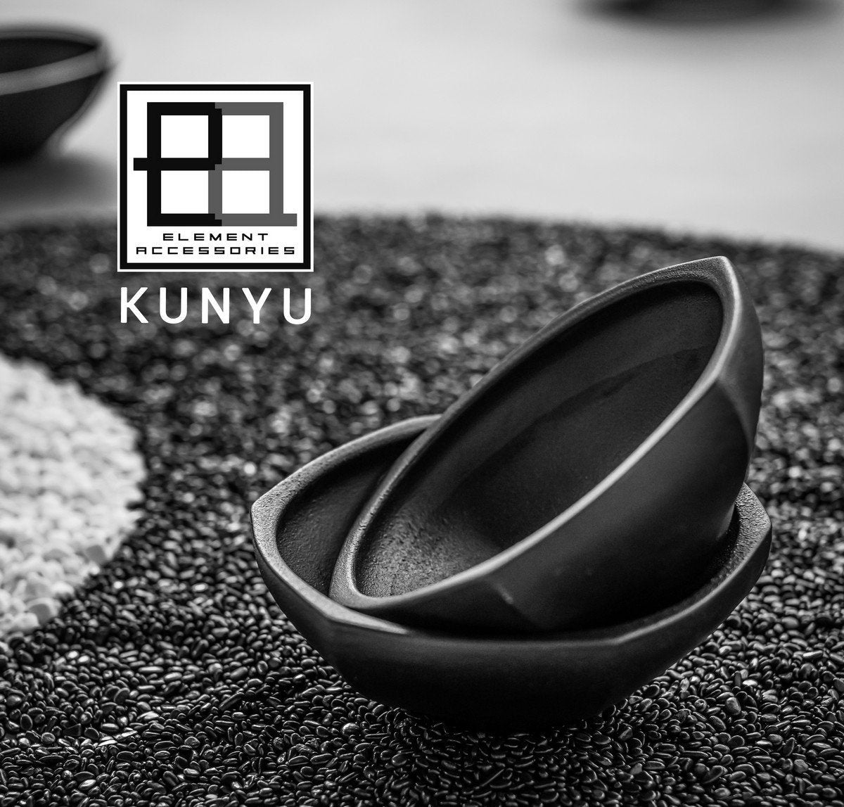 Moderne Kunyu-Schale im asiatischen Stil- Schwarz