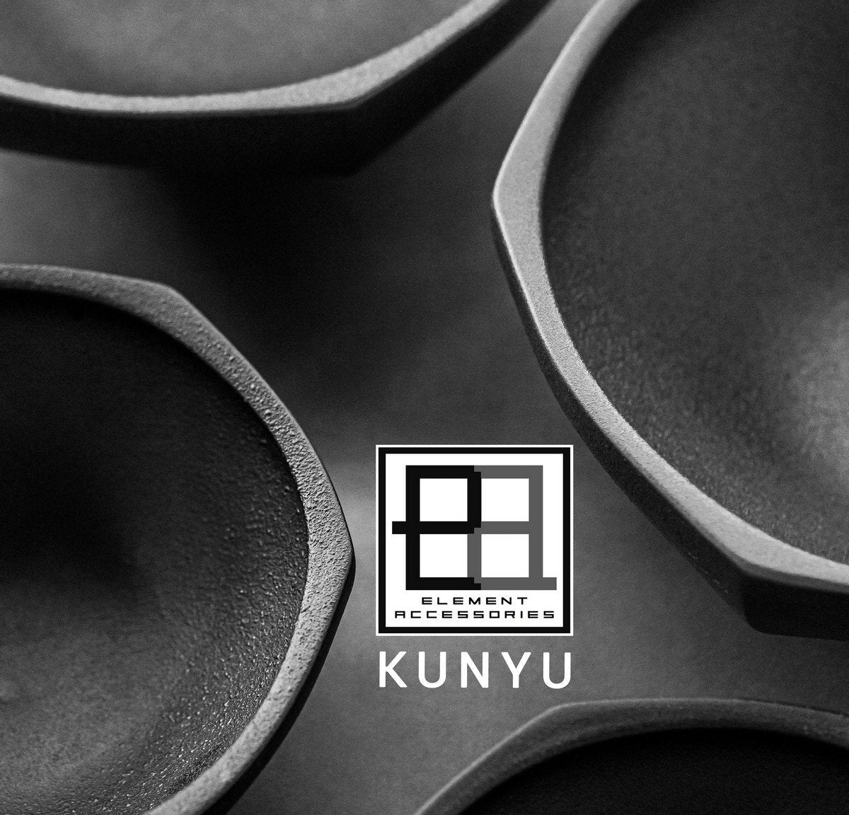 Moderne Kunyu-Schale im asiatischen Stil- Schwarz