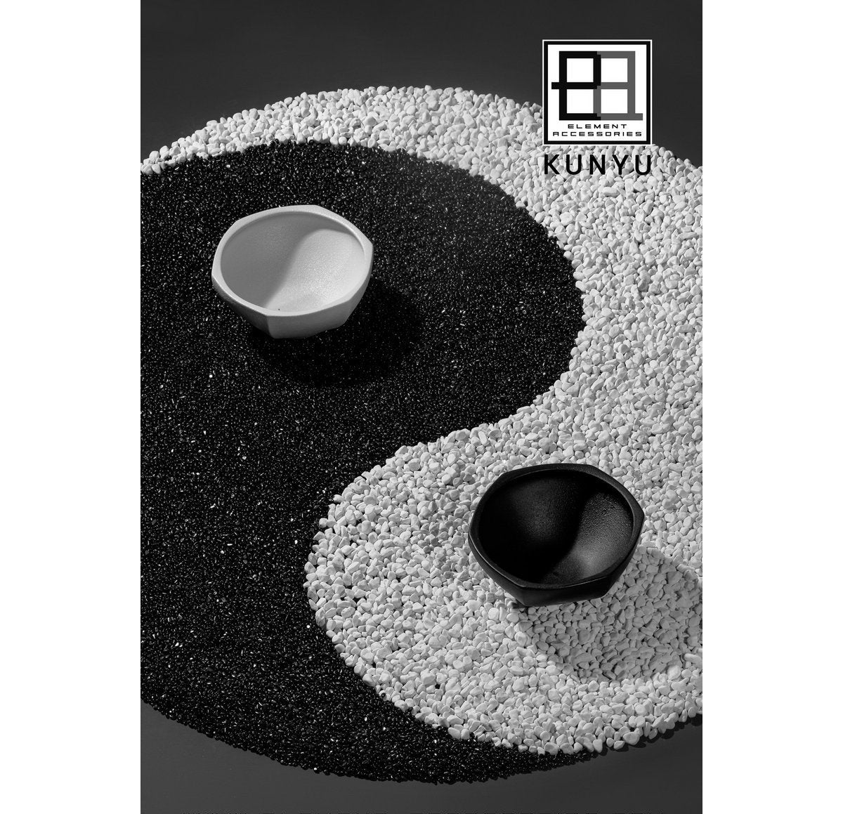 Moderne Kunyu-Schale im asiatischen Stil- Schwarz