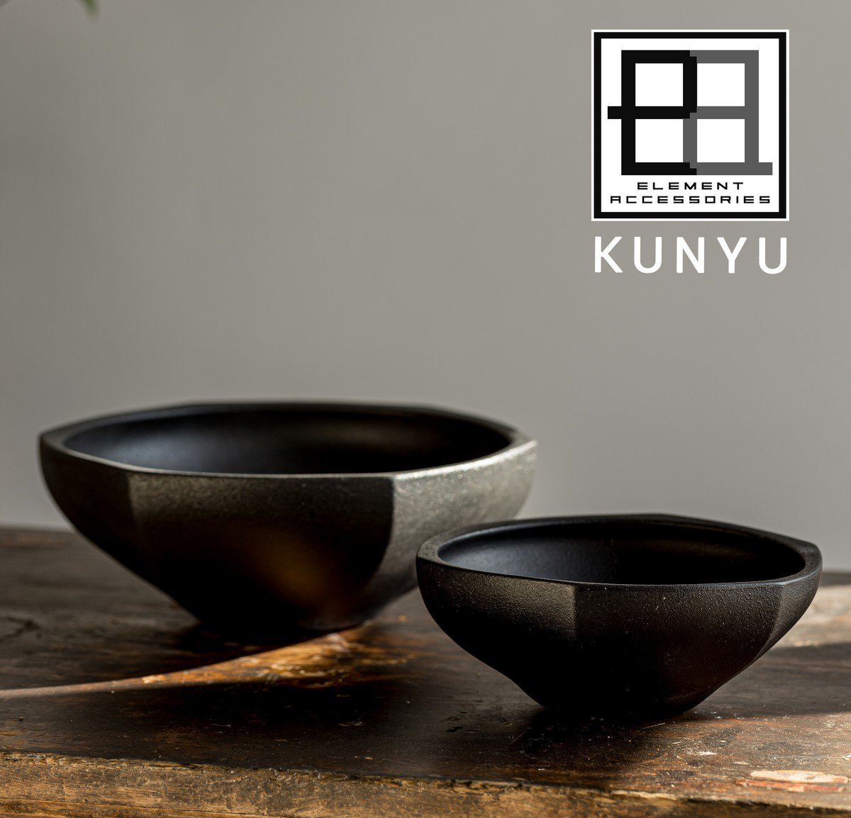Moderne Kunyu-Schale im asiatischen Stil- Schwarz