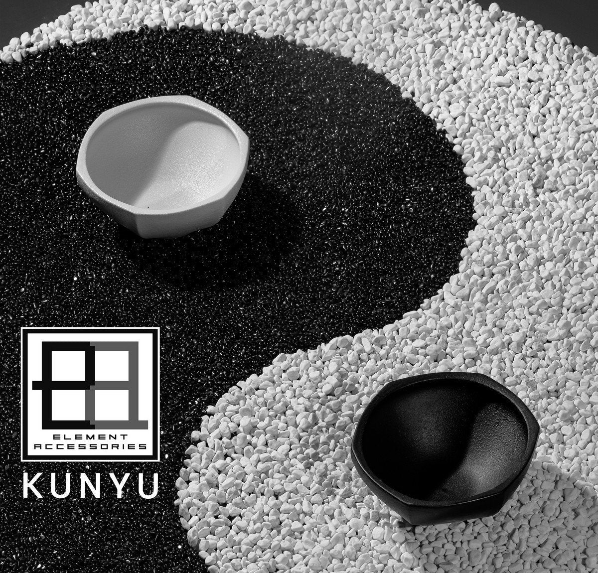 Moderne Kunyu-Schale im asiatischen Stil- Schwarz