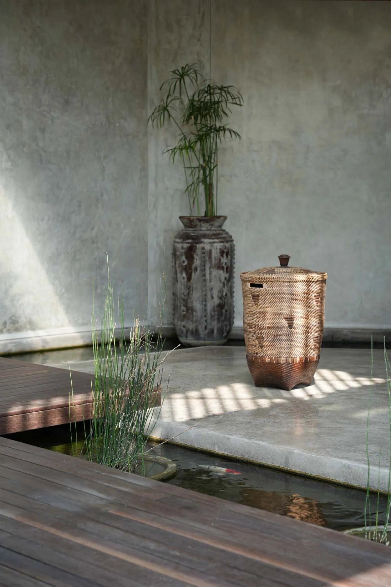 Colonial Laundry Basket