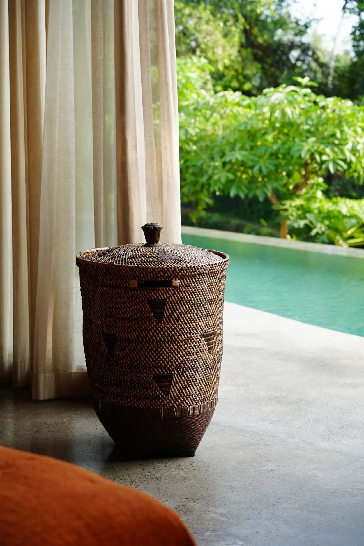 Colonial Laundry Basket
