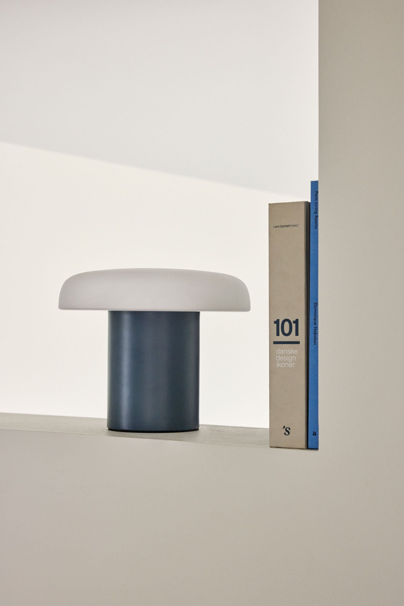 Ateliers Tischlampe Dunkelblau/Weiß