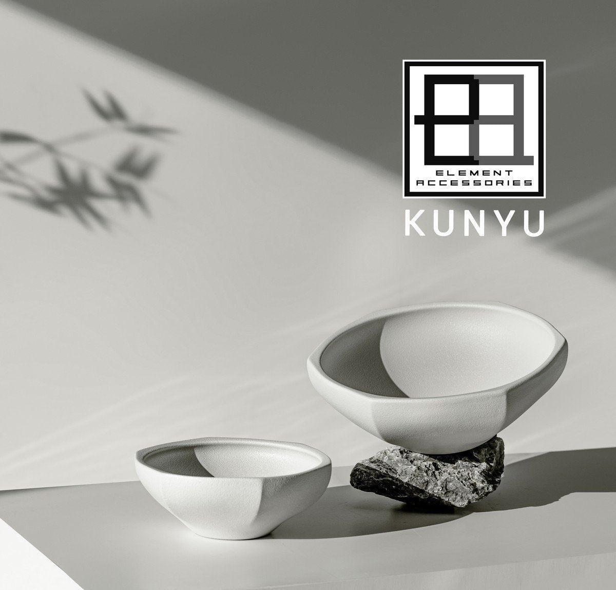 Moderne Kunyu-Schale im asiatischen Stil- Weiß