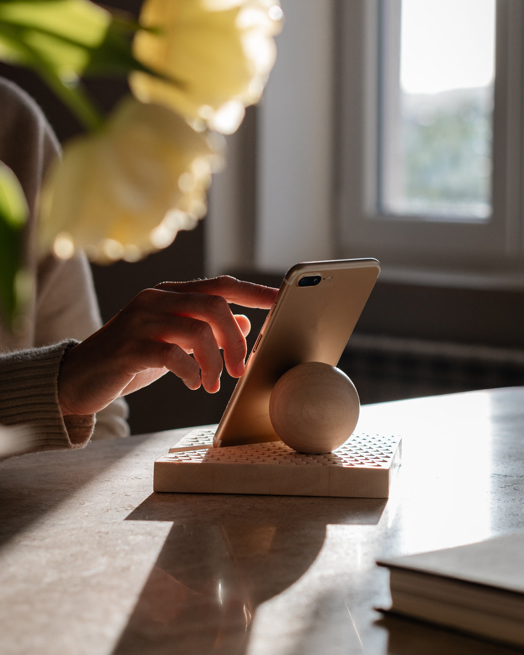 VAL Wooden Phone Holder