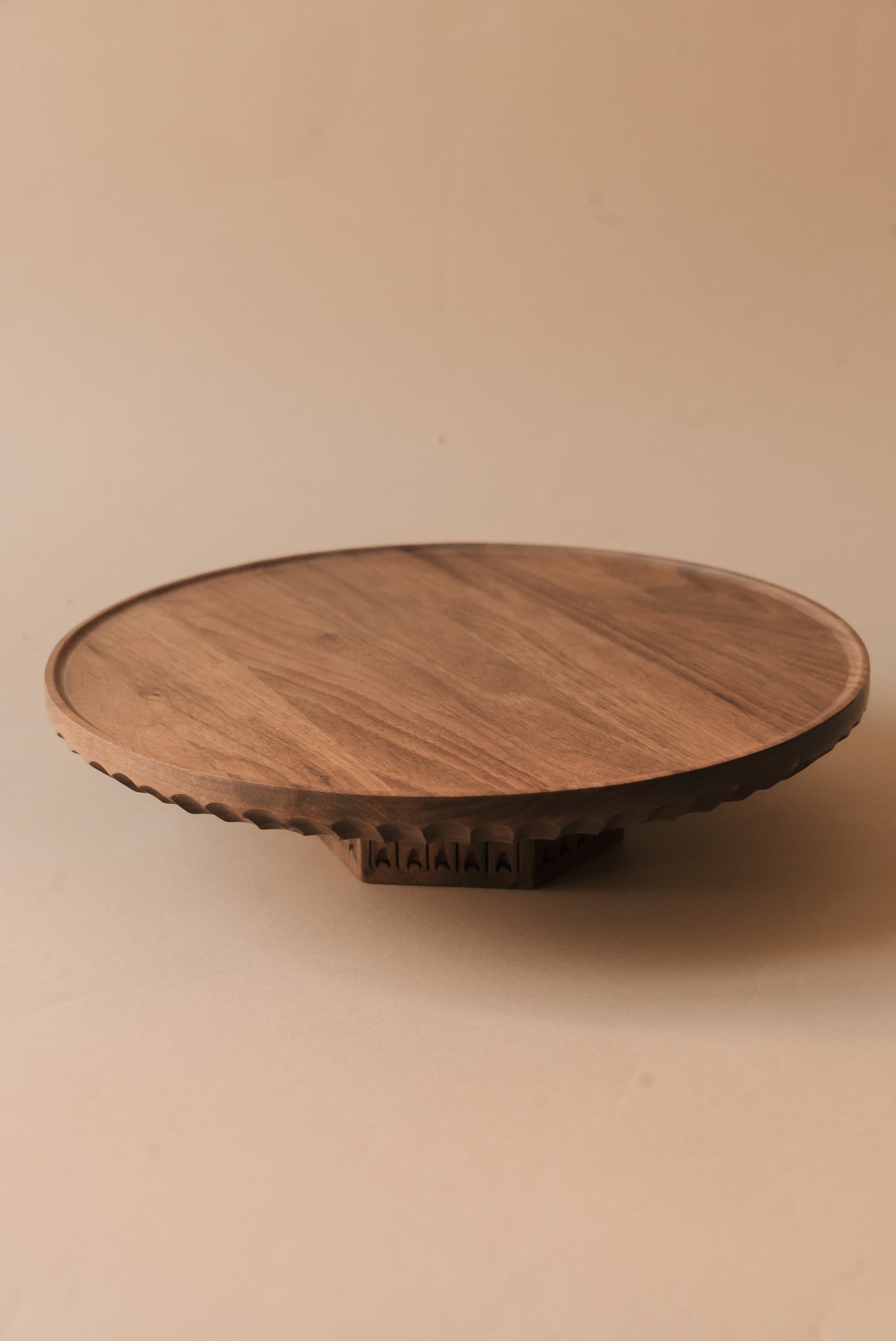 KRALJ Wooden Cake Stand