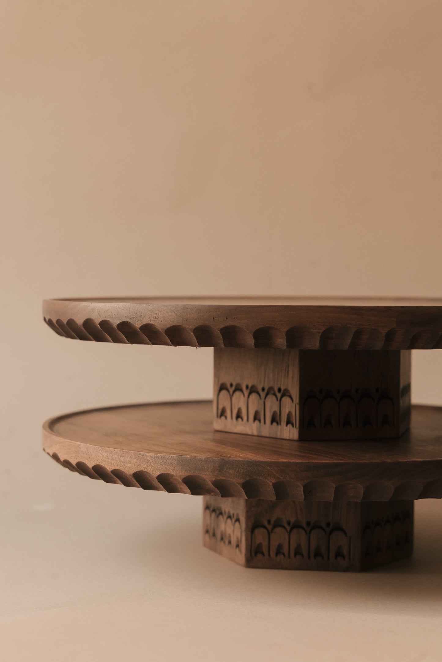 KRALJ Wooden Cake Stand