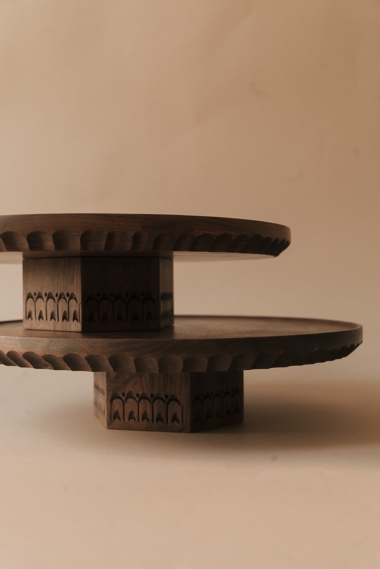 KRALJ Wooden Cake Stand