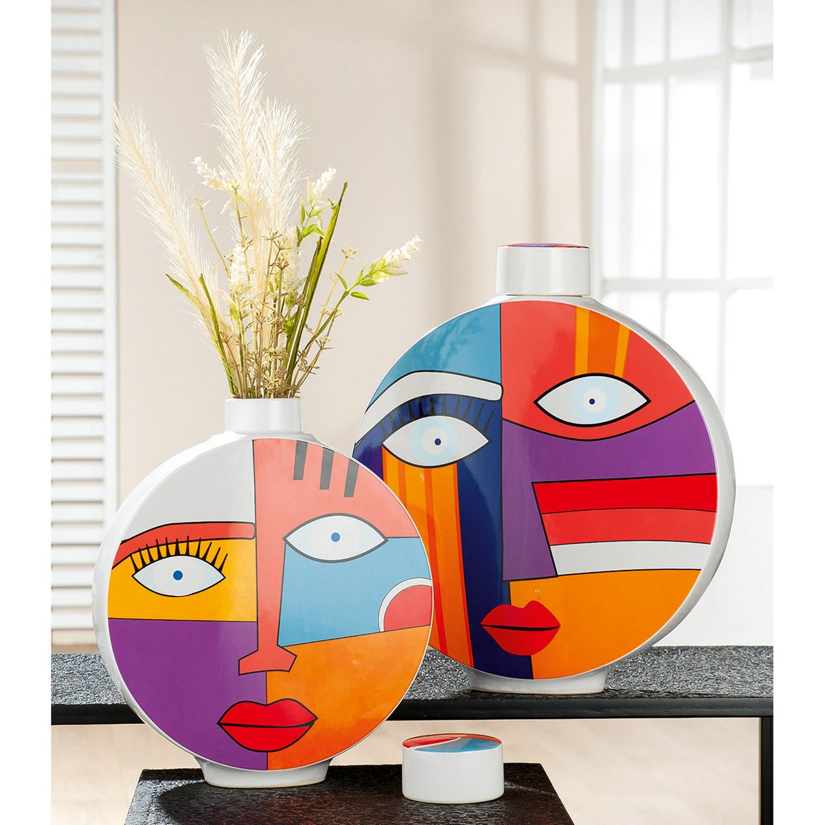 Grafic Face Vase