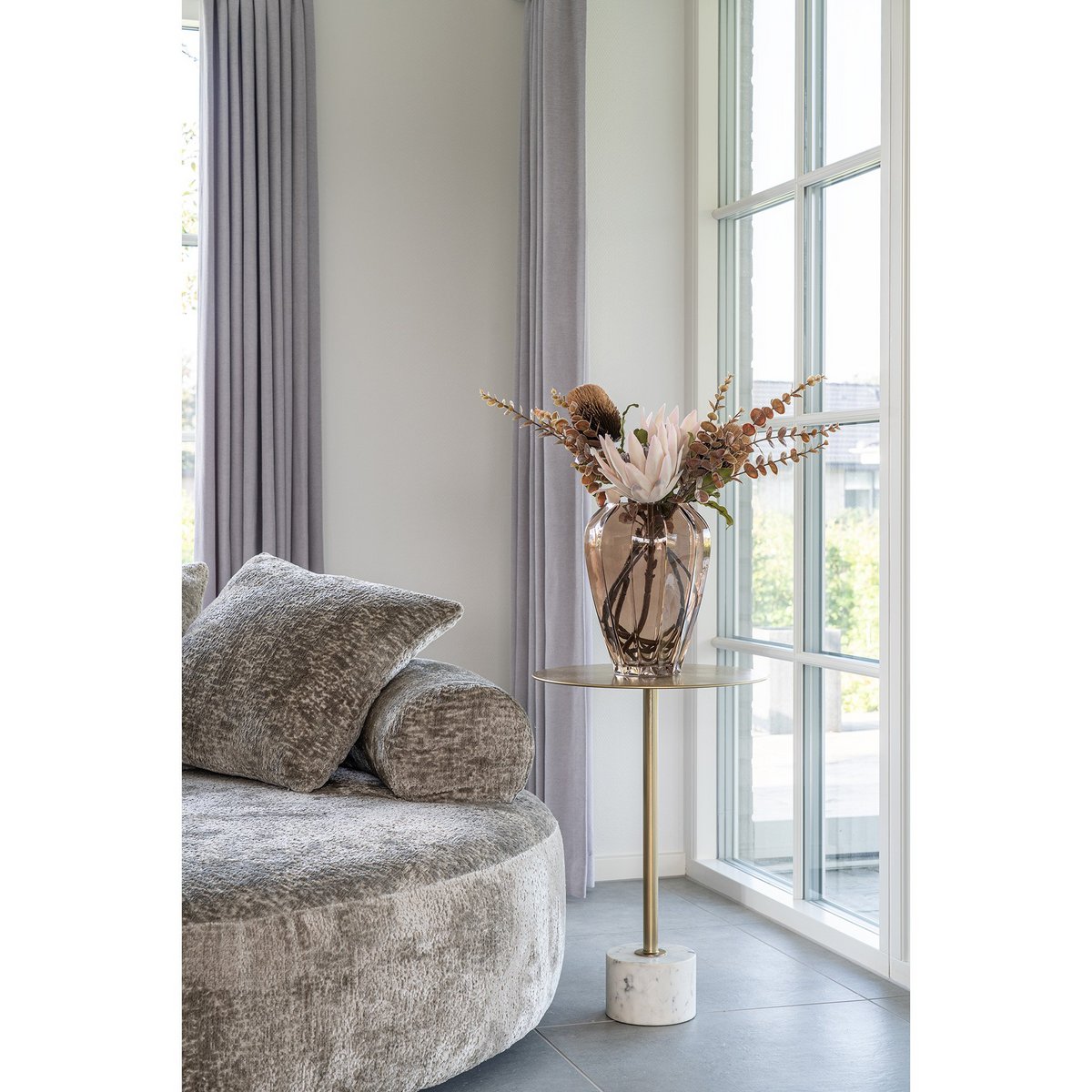 Eleganter Beistelltisch mit Marmor-Basis