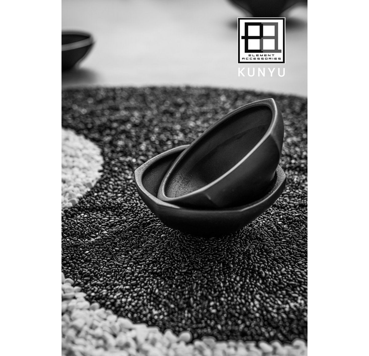Moderne Kunyu-Schale im asiatischen Stil- Schwarz