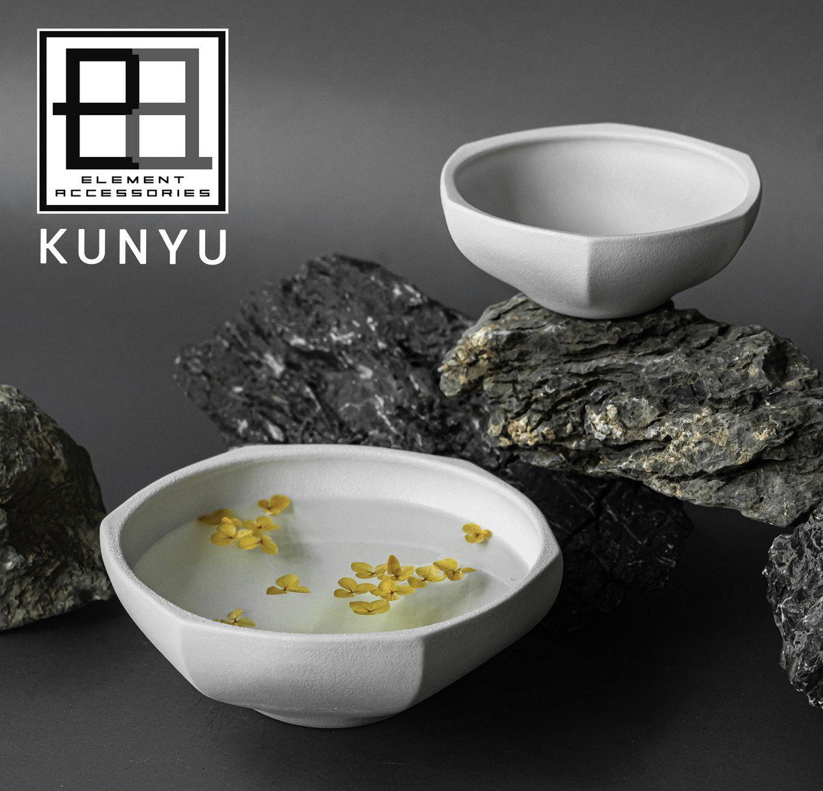 Moderne Kunyu-Schale im asiatischen Stil- Weiß
